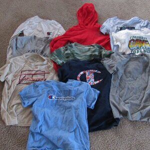 Lot of 10 Boys Youth Medium T-Shirts Champion, TH, Converse, etc. *Barely Worn*